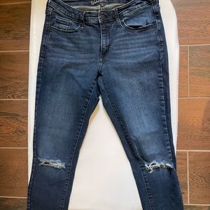 Universal Thread Distressed Jeans